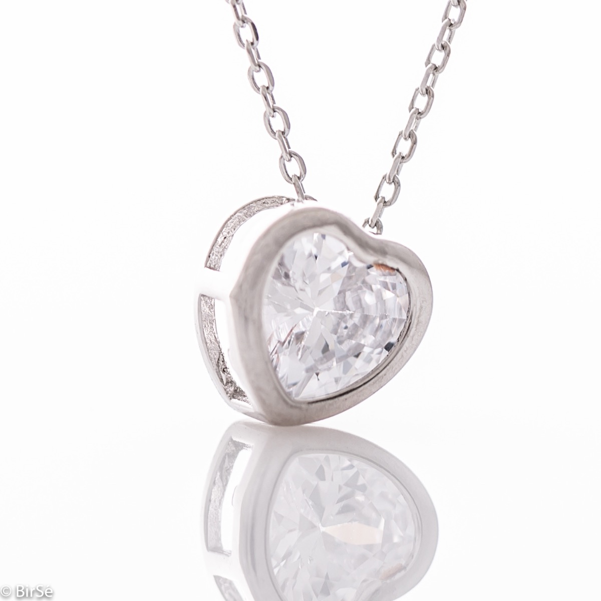 Fine women's necklace with delicate craftsmanship, combining exquisite rhodium-plated silver with a delicate element of a small heart with sparkling zircon.