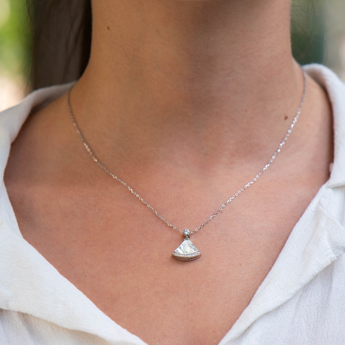 A charming delicate necklace with an elegant design, made entirely of fine rhodium-plated silver and beautiful mother-of-pearl. A dainty zircon is added to complete the perfection.