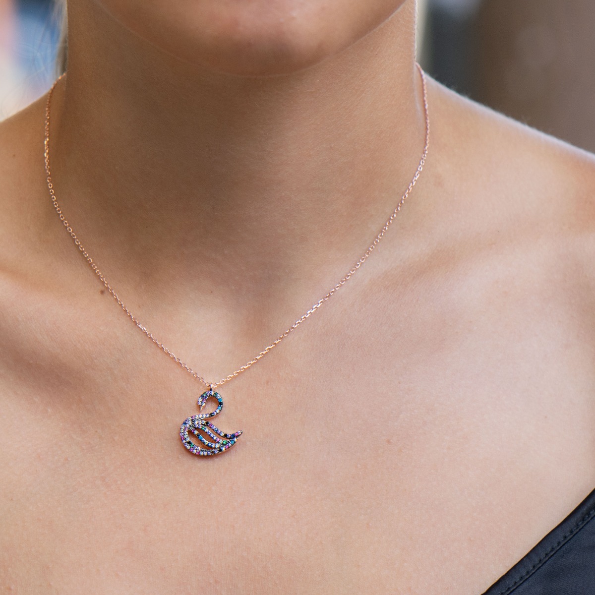 Exquisite workmanship of a rhodium-plated rose silver swan necklace, precisely decorated with multi-colored sparkling zircons.