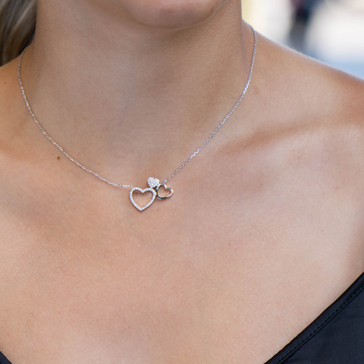 Delicate women's necklace with fine intertwined hearts and exquisite workmanship entirely of rhodium-plated silver, complemented by sparkling zircons.