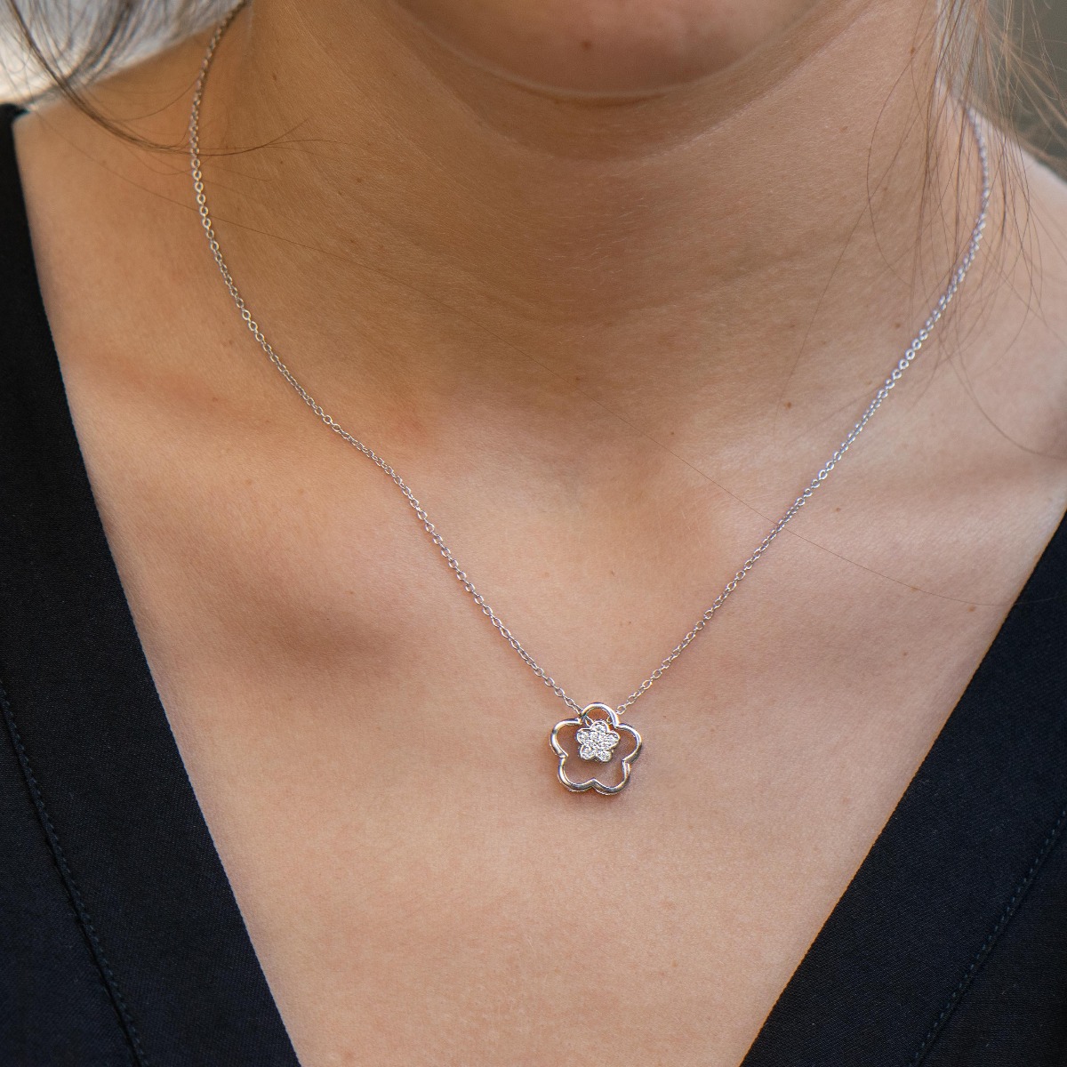 Delicate women's necklace with an exquisite shape of two beautiful flowers, made entirely of rhodium-plated silver, complemented by sparkling zircons.