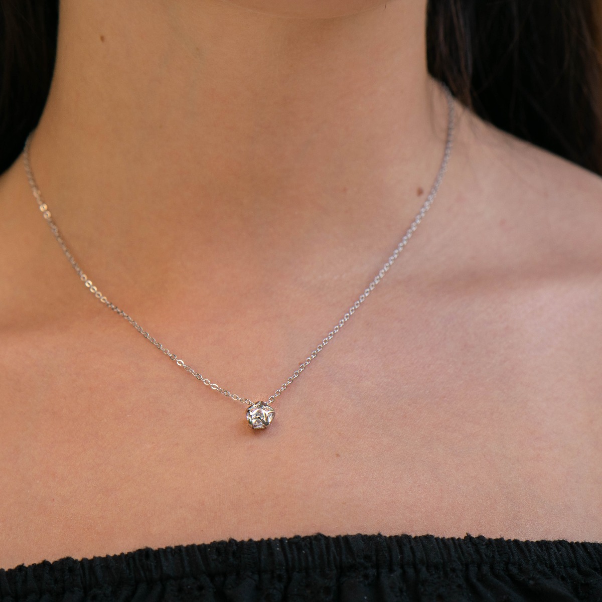 Fine women's necklace of soft rhodium silver and a beautiful round zircon, elegantly covered on both sides with silver stars. The necklace has an extension of the chain, for greater convenience.