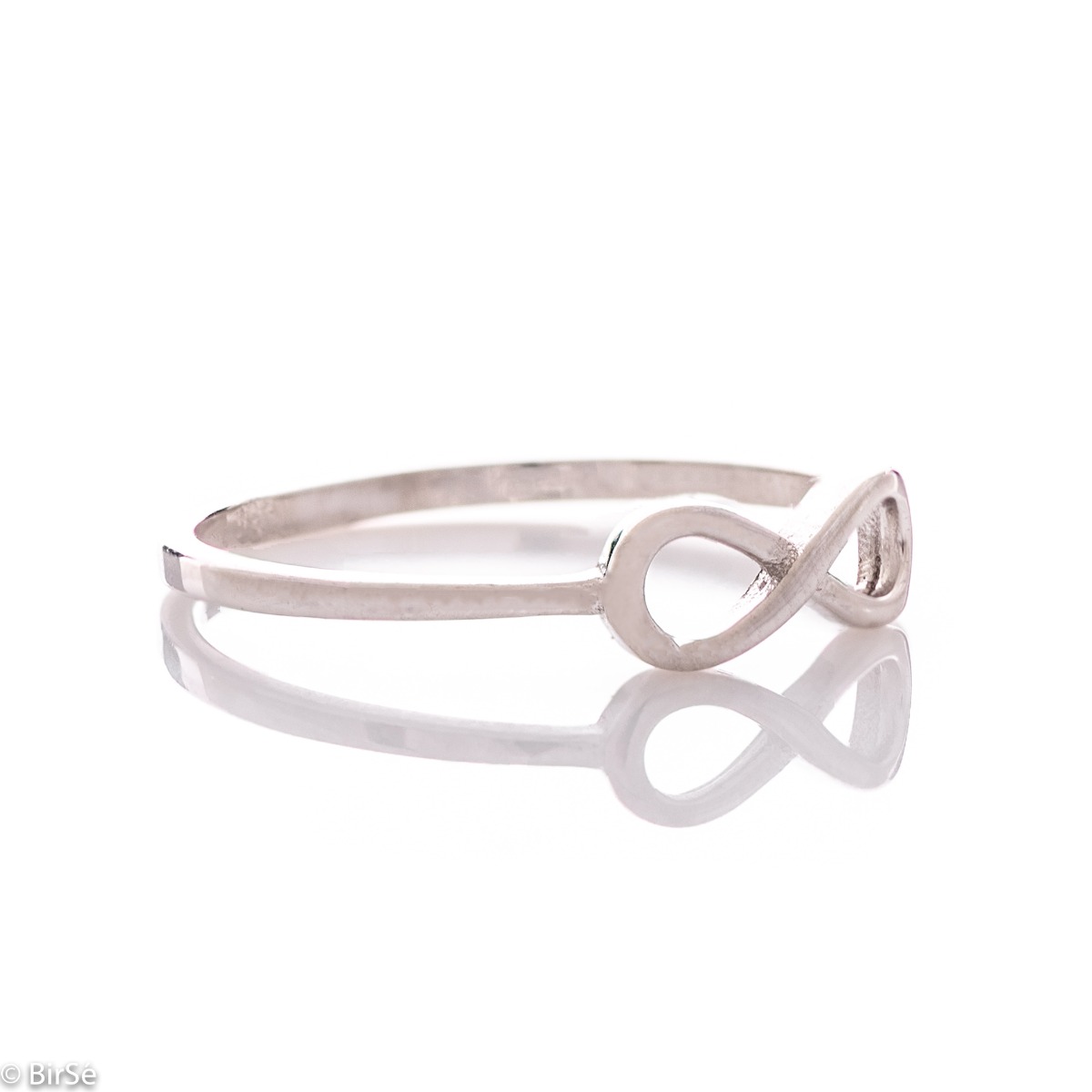 A very simple ring in rhodium-plated silver with the infinity sign - a sought-after and loved element in jewelry. The ring can be skillfully matched with infinity earrings and necklaces that Birse offers you.