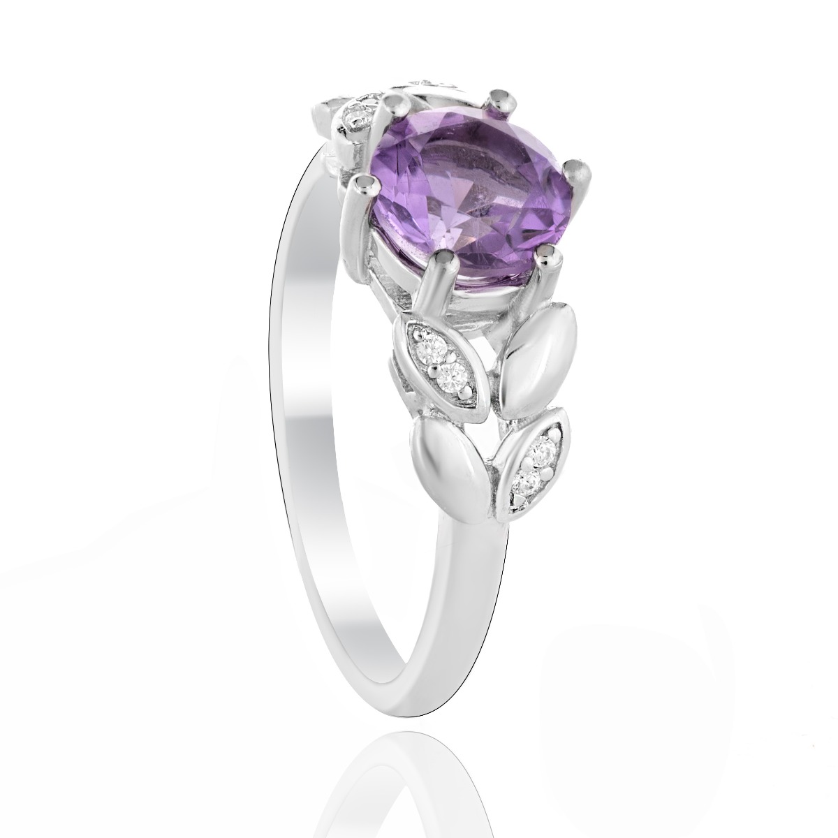 Stylish beauty - a delicate ladies' ring made of a fine combination of rhodium-plated silver and an elegant natural amethyst stone. The modern design is complemented by sparkling zircons in a delicate, floral shape.