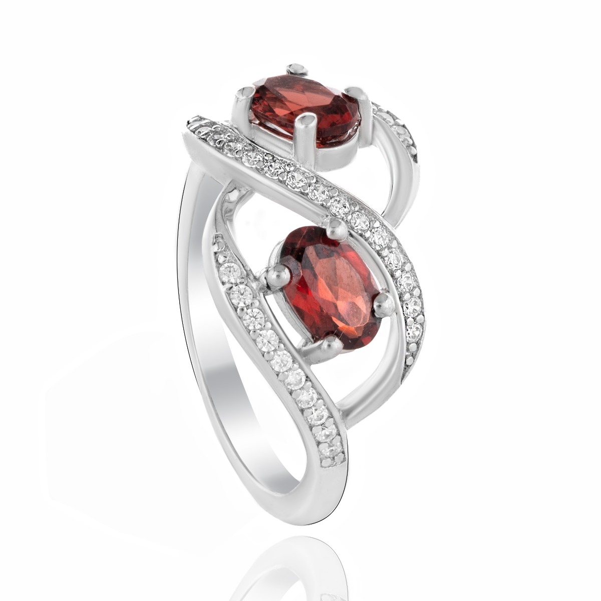 A spectacular women's ring with gentle curves and exquisite workmanship entirely of rhodium-plated silver combined with natural garnet and sparkling zircons.