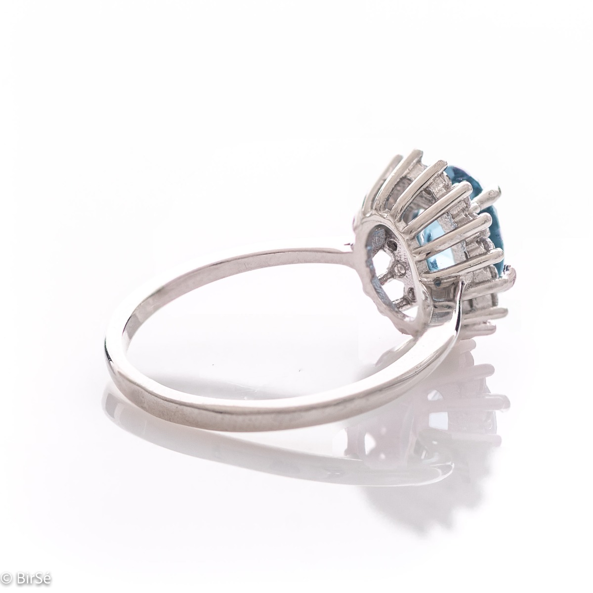 Tempting ring of rhodium-plated silver and natural London topaz in the exquisite embrace of cubic zirconia stones. In a charming set with a pendant and earrings.