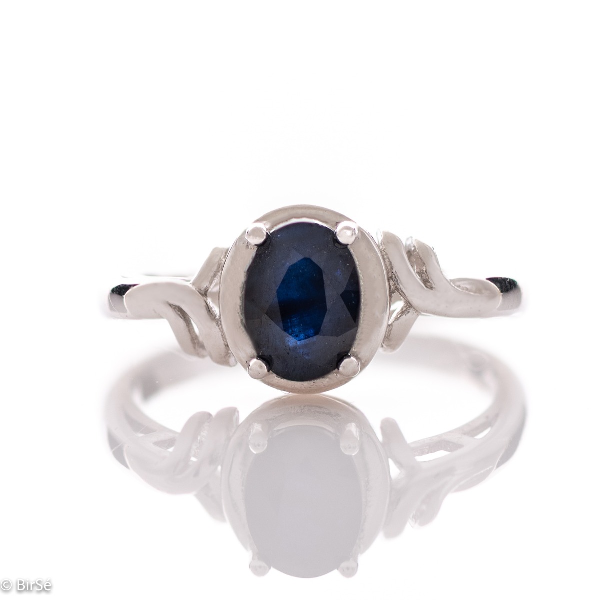 Sophisticated Silver Ring with Natural Sapphire