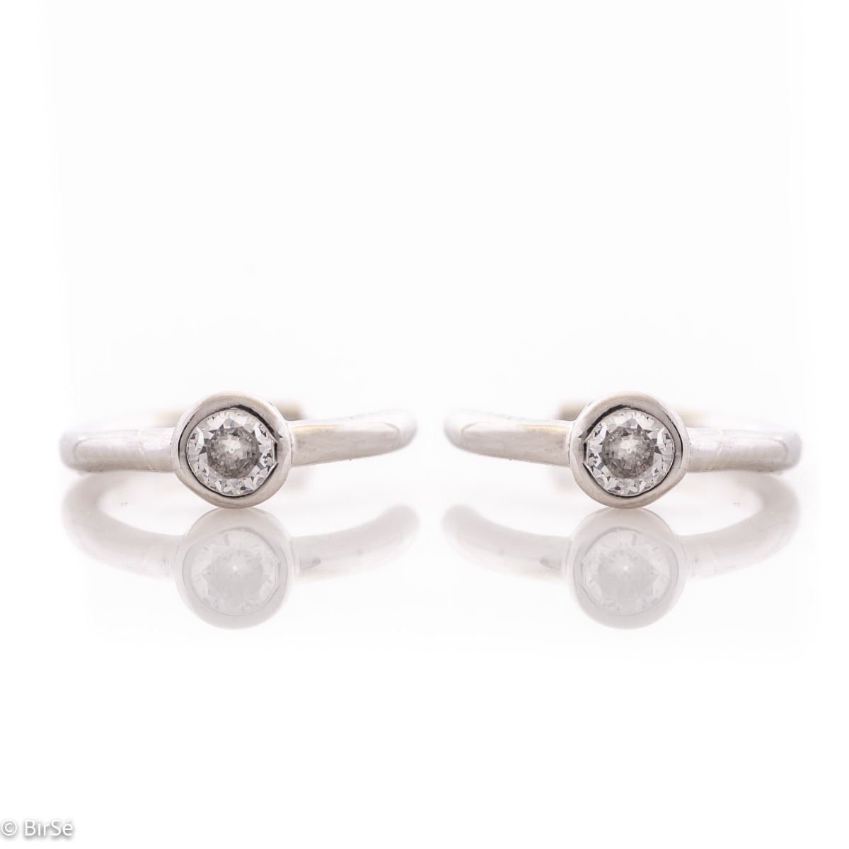 Delicate women's earrings with fine craftsmanship in rhodium-plated silver, decorated only with one exquisite zircon. The earrings are designed to attach to the cartilage of the ear without the need for piercing.