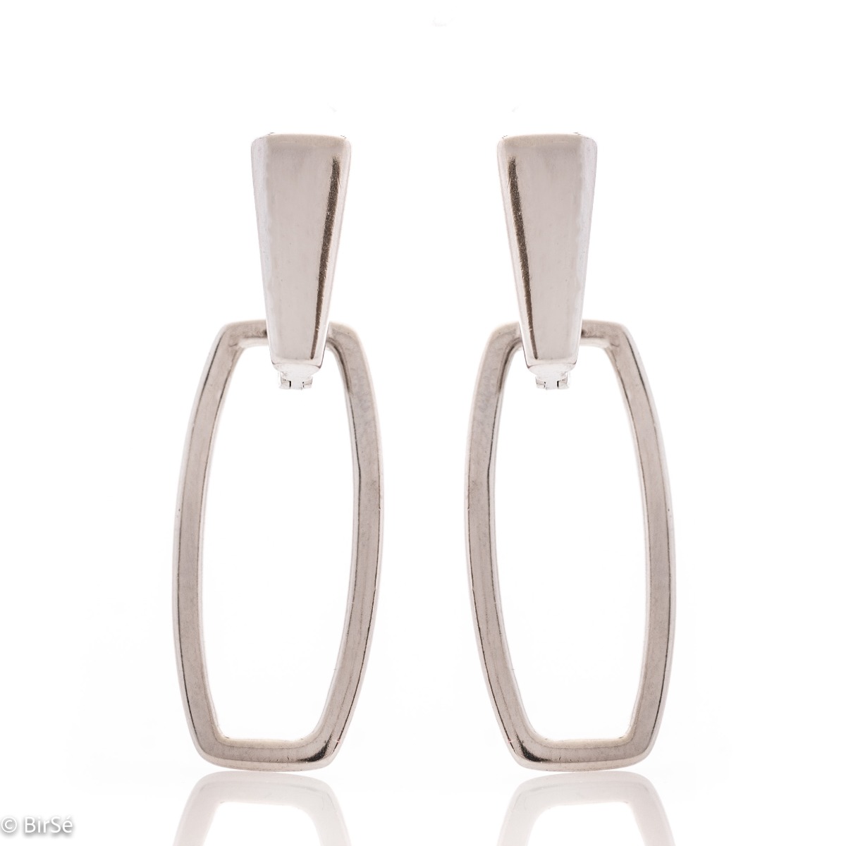 Simple yet very elegant dangle earrings made entirely of rhodium-plated silver with the comfortable English clasp.