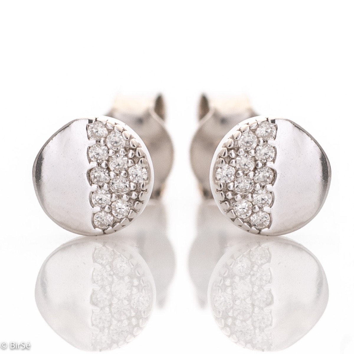 Elegant women's stud earrings with exquisite workmanship combining delicate rhodium silver with fine, sparkling zircons.