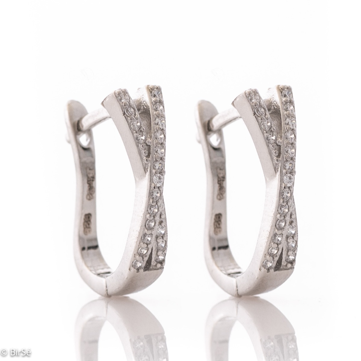 Elegant women's earrings with a spectacular design. Made entirely of rhodium-plated silver, with a comfortable English clasp and an extravaganza of sparkling zircons.