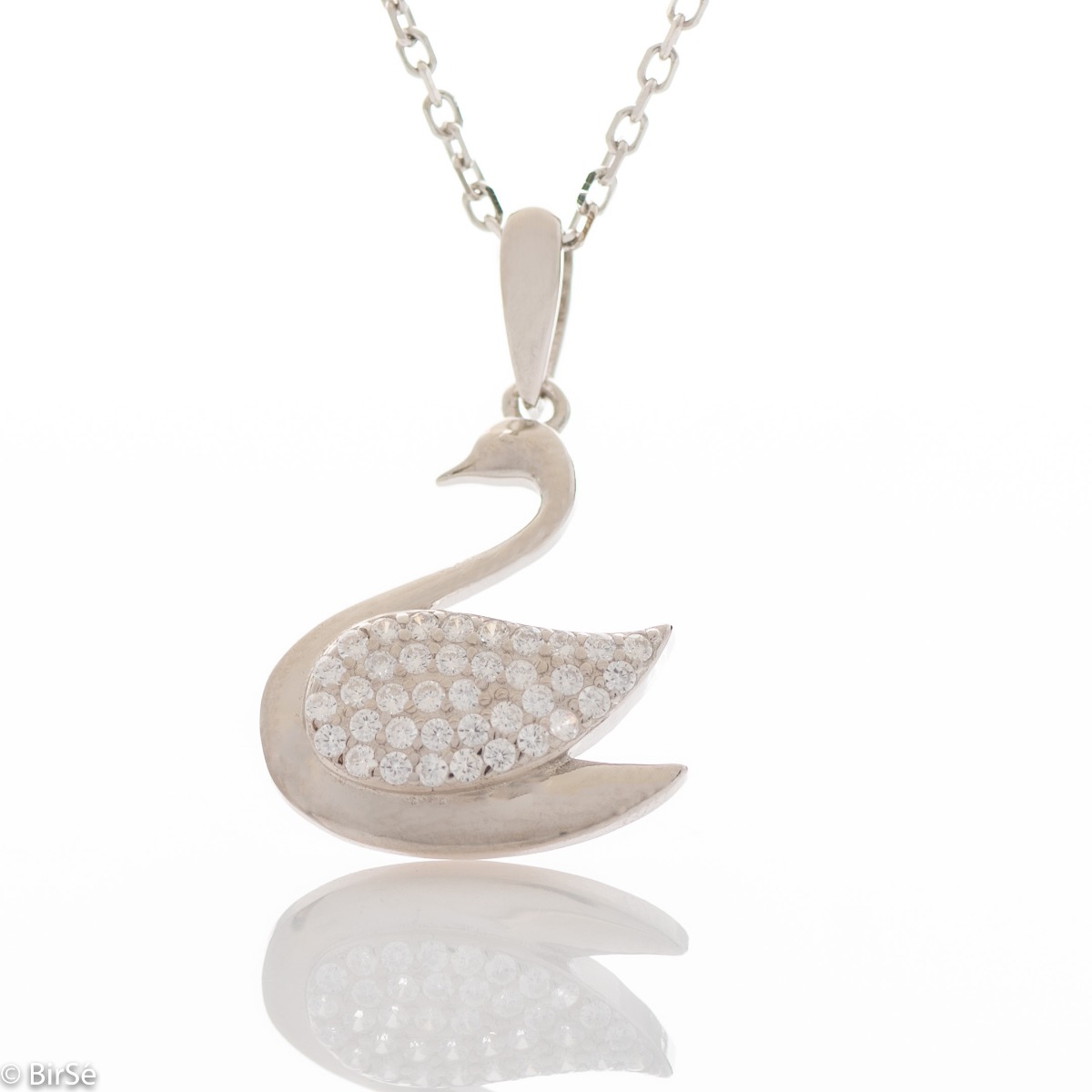 Beautiful Swan necklace with exquisite craftsmanship of rhodium silver details and sparkling zircons.