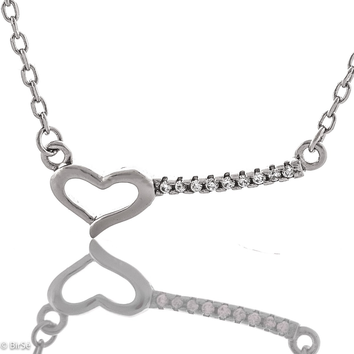 Surprise your favorite girl with the new beautiful necklace we offer. Show your love with this elegant heart pierced by a love arrow.