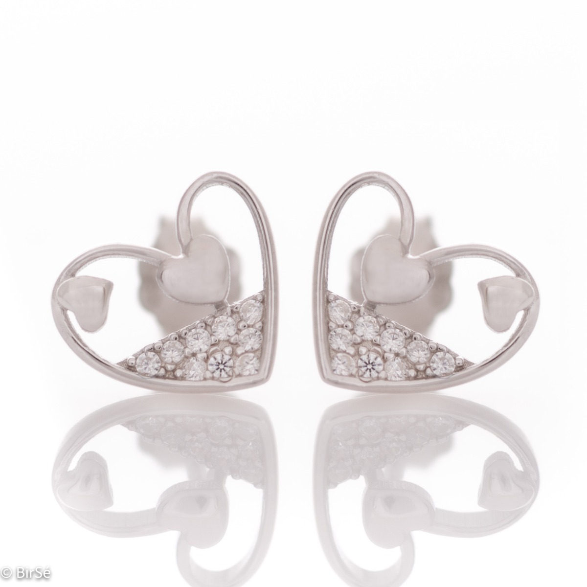 Spectacular ladies' earrings made of rhodium silver with delicate hearts. Beautiful zircons add extra sparkle to the delicate jewelry. With pin fastening - preferred and comfortable for ladies.