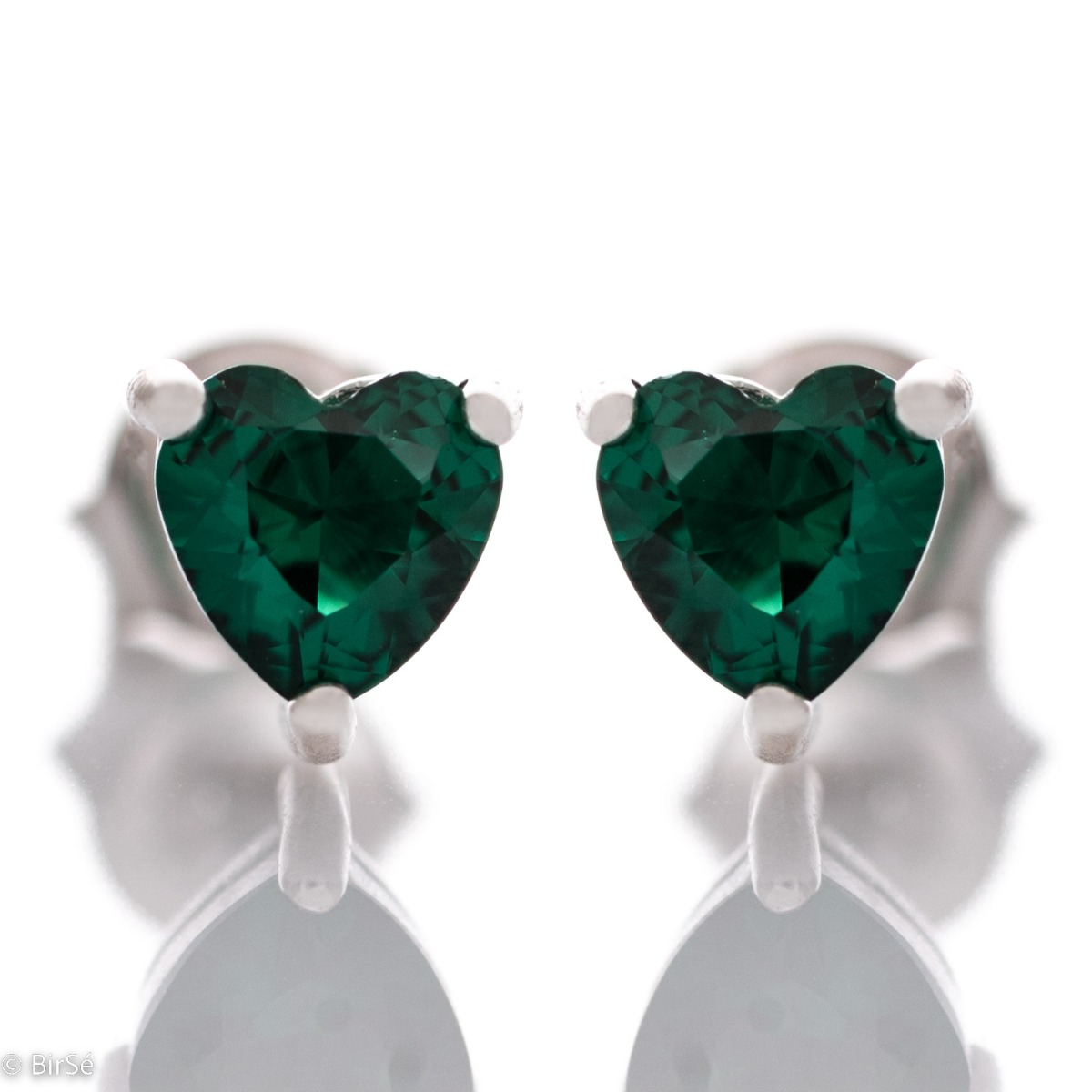 Magnetic earrings made of rhodium-plated silver in the shape of a heart, in an elegant combination with an enchanted tourmaline. The pin fastening is secure and comfortable, and the earrings are a suitable gift for the beloved lady.