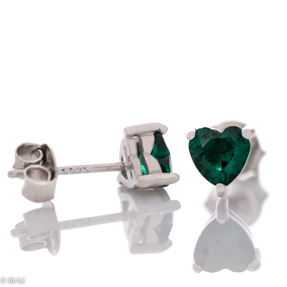 Magnetic earrings made of rhodium-plated silver in the shape of a heart, in an elegant combination with an enchanted tourmaline. The pin fastening is secure and comfortable, and the earrings are a suitable gift for the beloved lady.