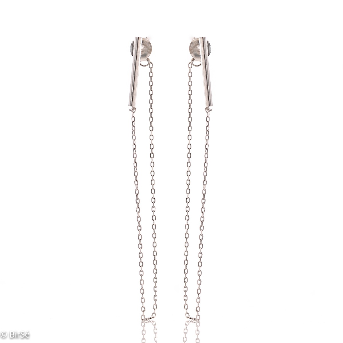 Women's dangling earrings with a simple pattern and a super clean design. Crafted entirely in rhodium-plated sterling silver, with a comfortable pin clasp and a fine chain for the main element.