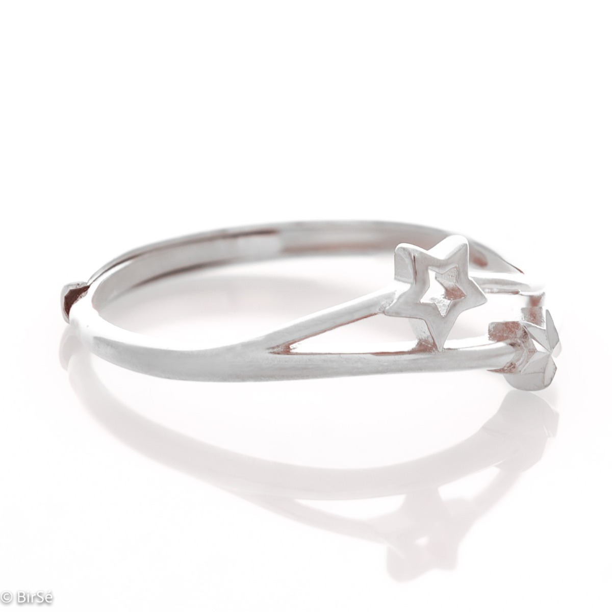 An extremely elegant women's ring made of rhodium silver with an adjustable size and two charming stars.