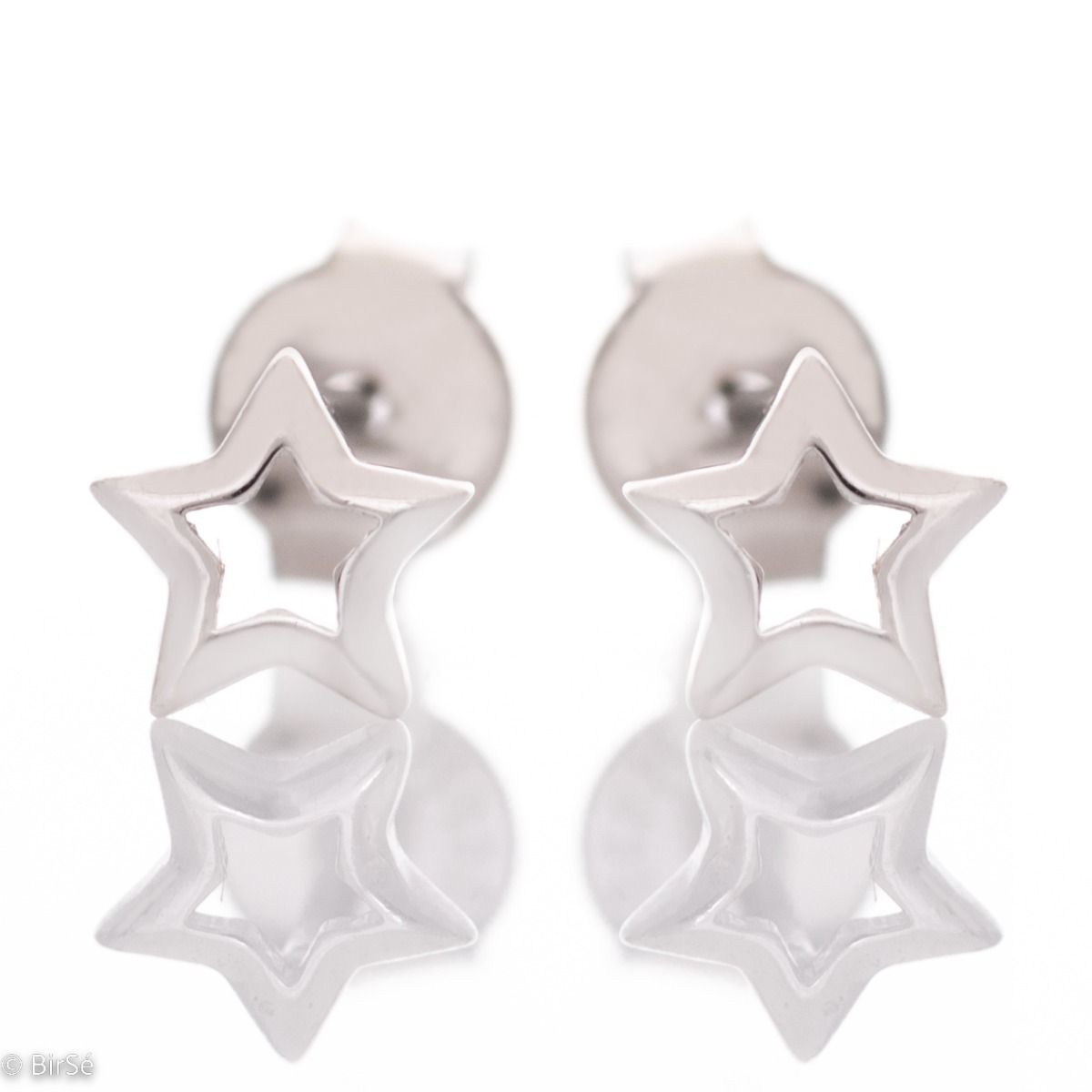 Fine women's earrings with a star outline, made entirely of rhodium-plated silver. With a pin fastening, they are also comfortable for little girls.